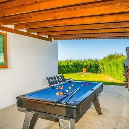 In Sleeps 6 Includes Swimming Pool Air Con And Wifi 7 6 *