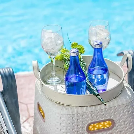 In Sleeps 6 Includes Swimming Pool Air Con And Wifi 7 6 * Mavroli