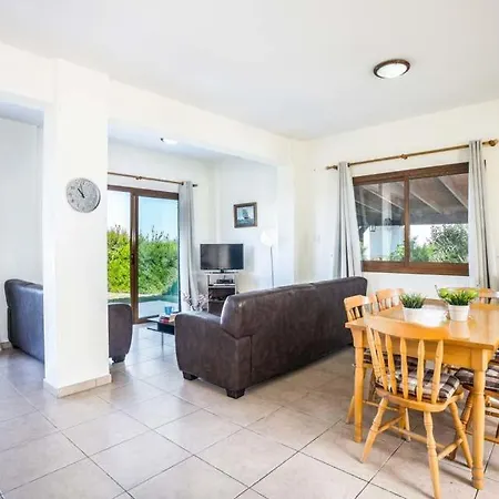 Villa In Sleeps 6 Includes Swimming Pool Air Con And Wifi 7 6 Mavroli