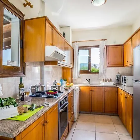 In Sleeps 6 Includes Swimming Pool Air Con And Wifi 7 6