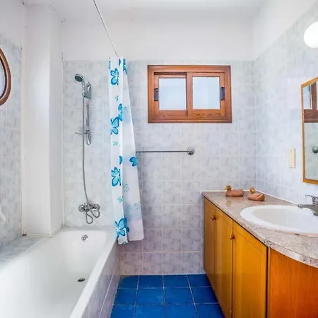Villa In Sleeps 6 Includes Swimming Pool Air Con And Wifi 7 6 Mavroli