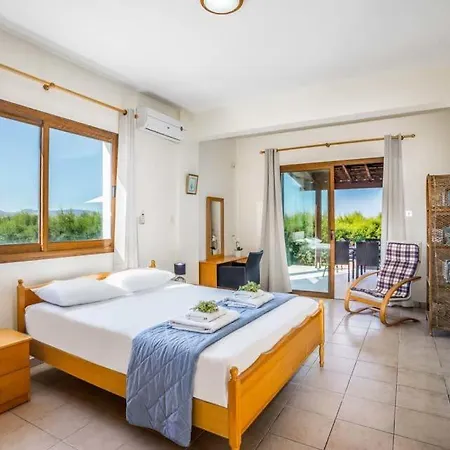 In Sleeps 6 Includes Swimming Pool Air Con And Wifi 7 6 * Mavroli