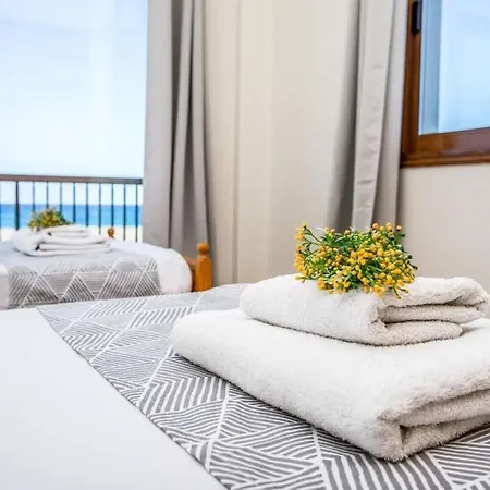 빌라 In Sleeps 6 Includes Swimming Pool Air Con And Wifi 7 6 *