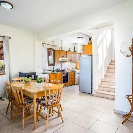 In Sleeps 6 Includes Swimming Pool Air Con And Wifi 7 6 빌라 *